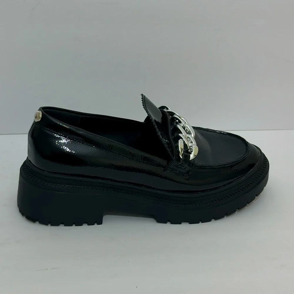 Vince Camuto || black Dakota Loafer -size 4 1/2 Youth